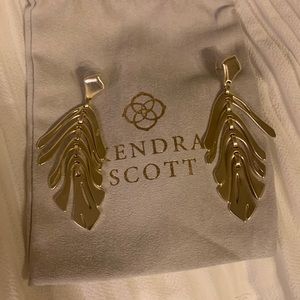 Kendra Scott dangle  earrings in Gold
